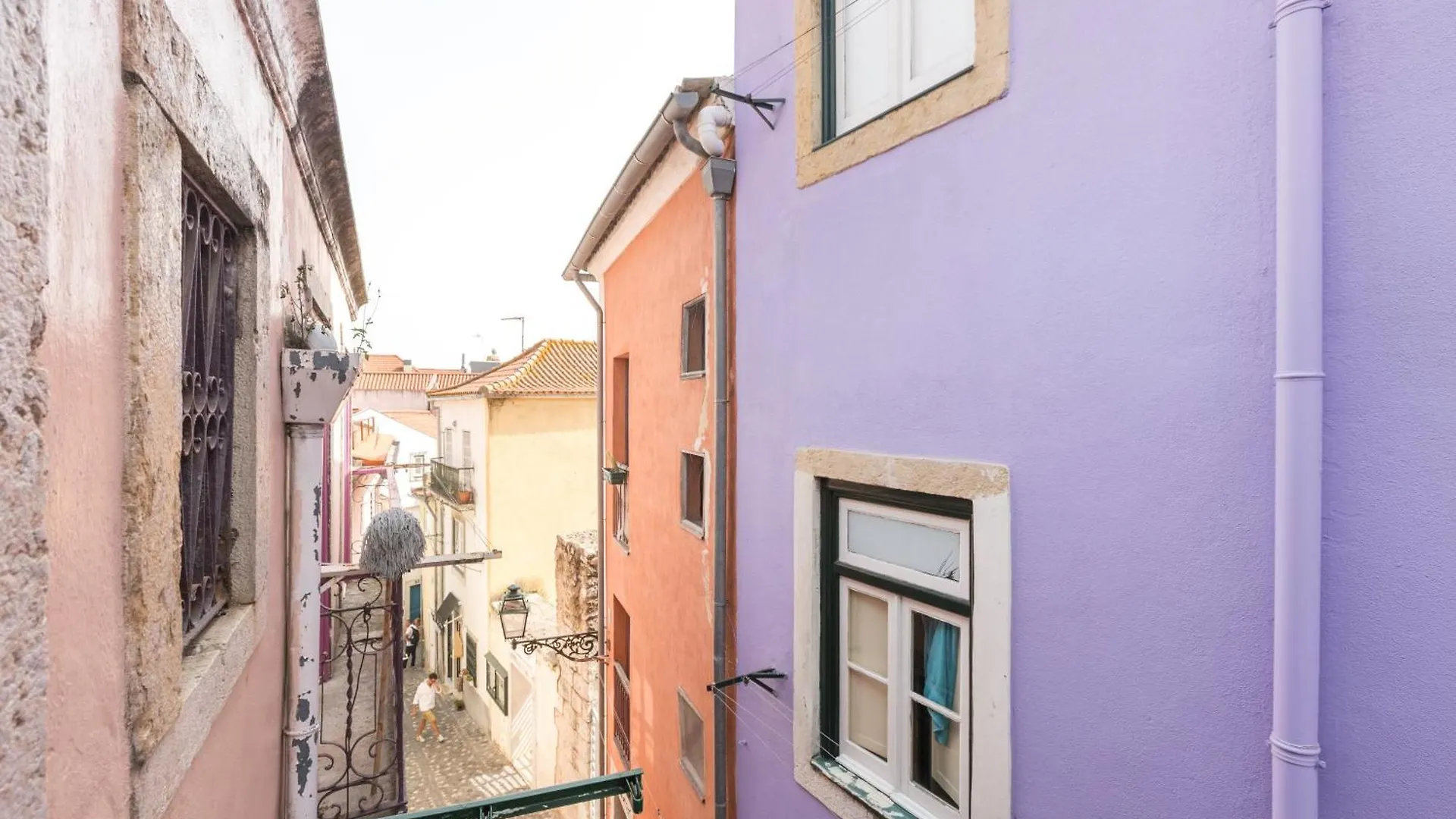 Stylish Getaway In A Mezzanine Flat By The Castle Lägenhet Lisboa