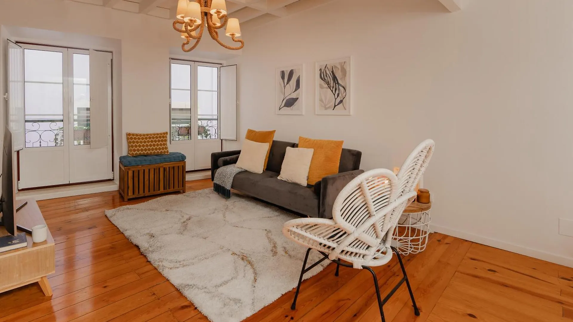 Stylish Getaway In A Mezzanine Flat By The Castle Lägenhet Lisboa 0*,
