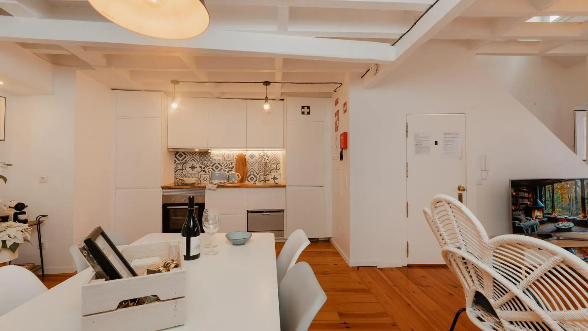 Stylish Getaway In A Mezzanine Flat By The Castle Lägenhet Lisboa