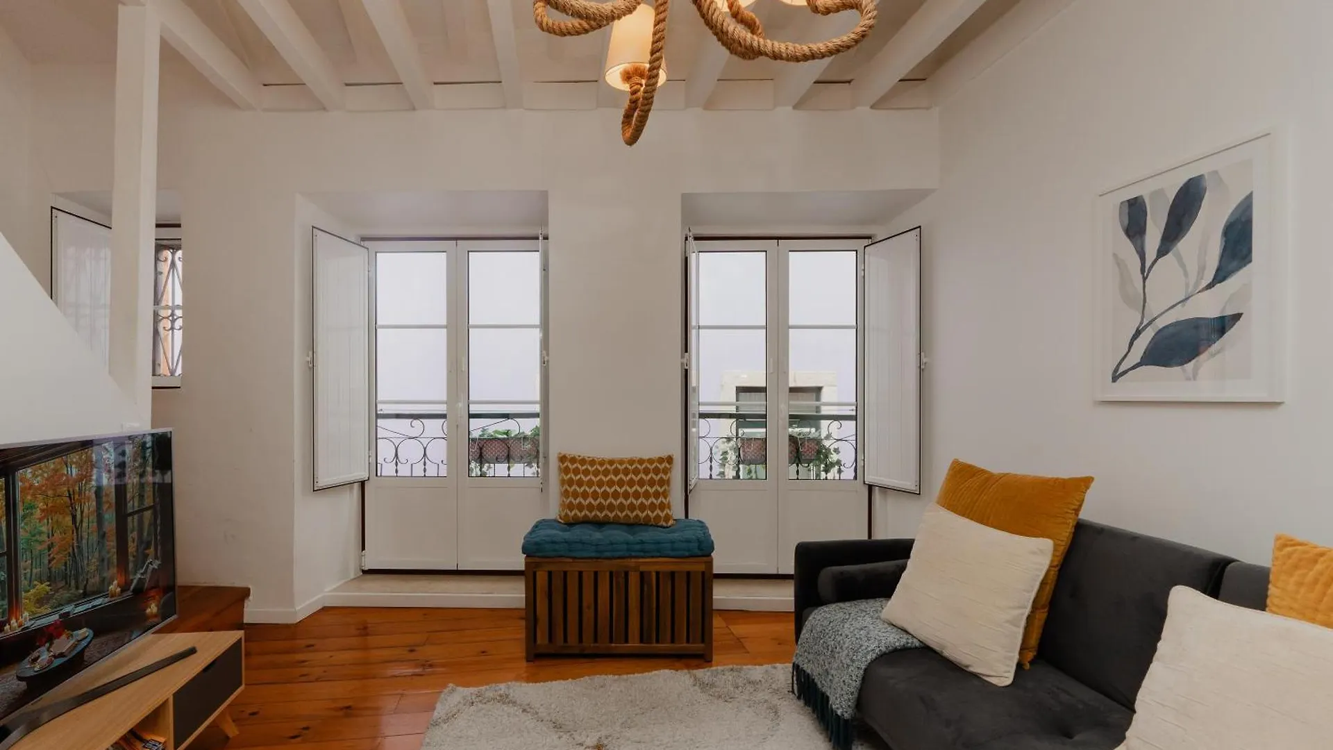 Stylish Getaway In A Mezzanine Flat By The Castle Lägenhet Lisboa
