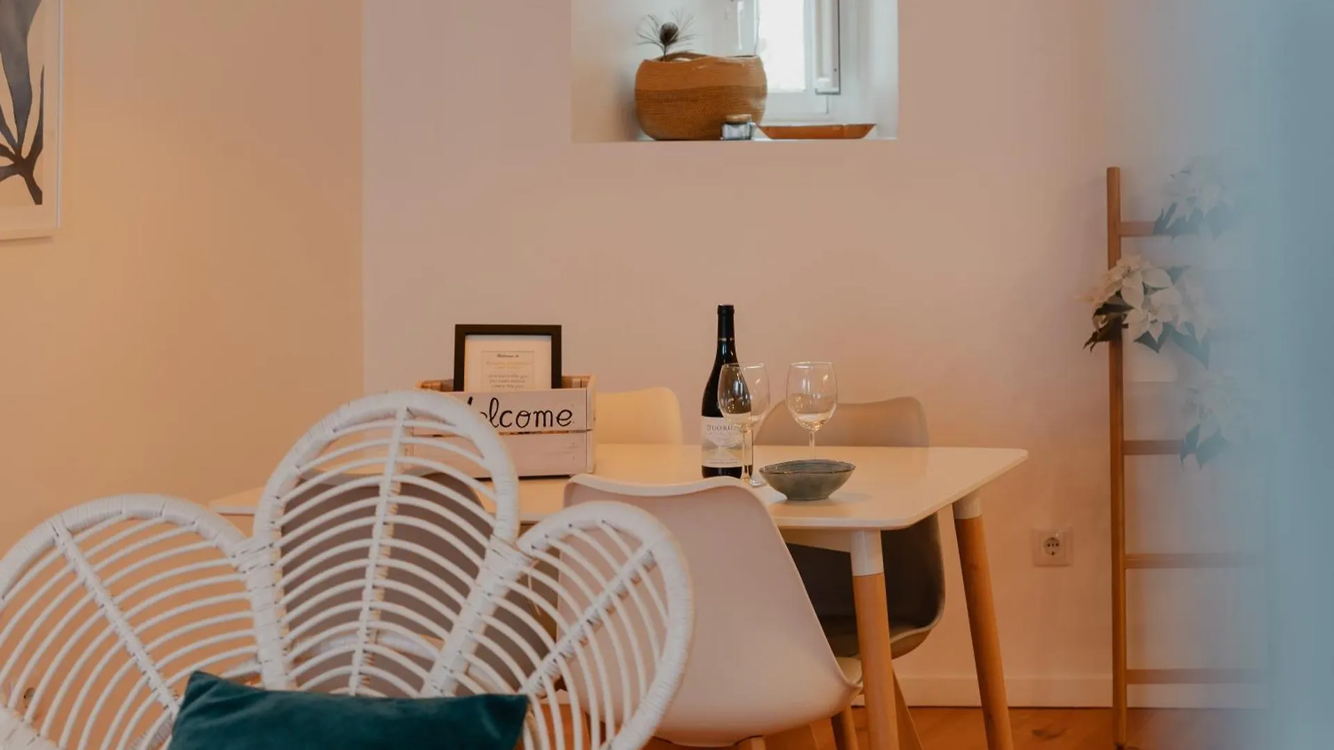 Stylish Getaway In A Mezzanine Flat By The Castle Lägenhet Lisboa