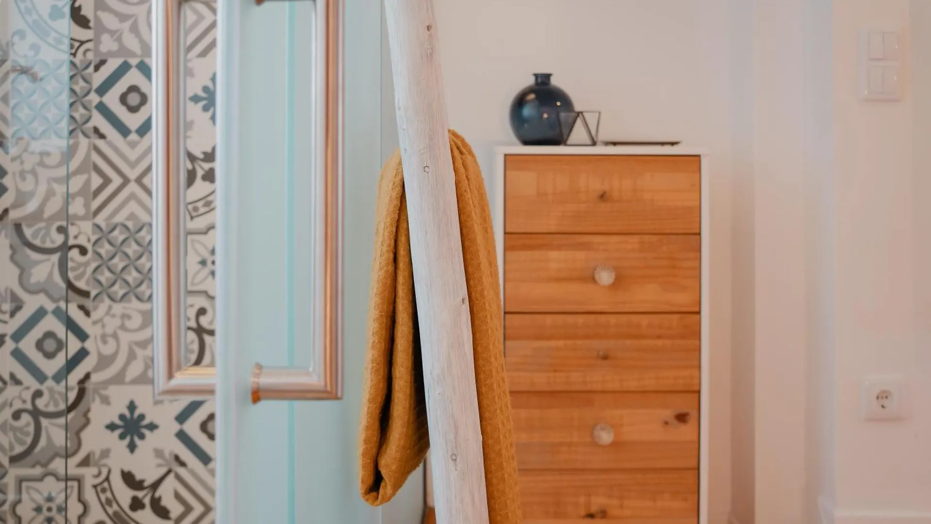 Stylish Getaway In A Mezzanine Flat By The Castle Lägenhet Lisboa