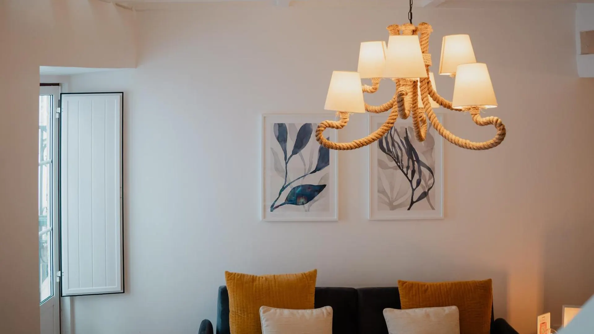 Stylish Getaway In A Mezzanine Flat By The Castle Lägenhet Lisboa 0*,