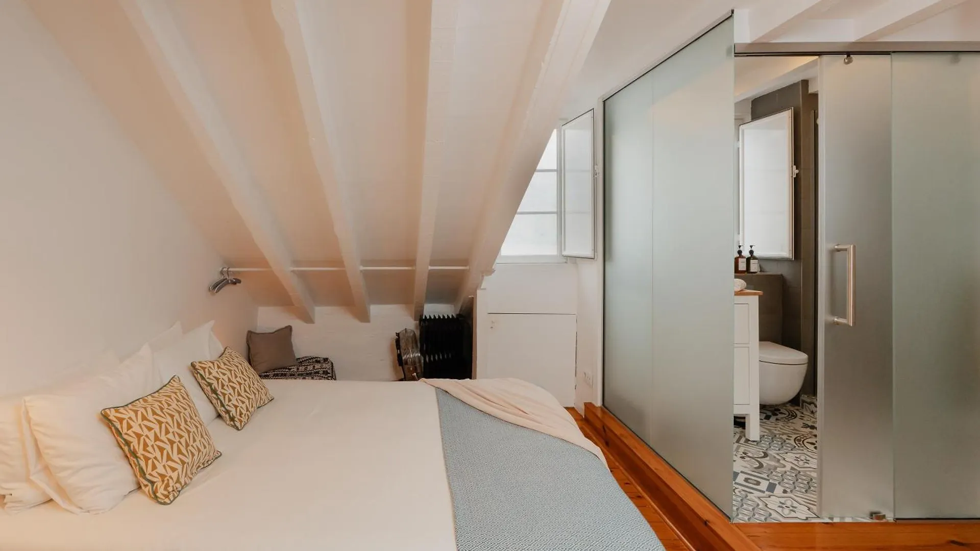 Stylish Getaway In A Mezzanine Flat By The Castle Lägenhet Lisboa 0*,  Portugal