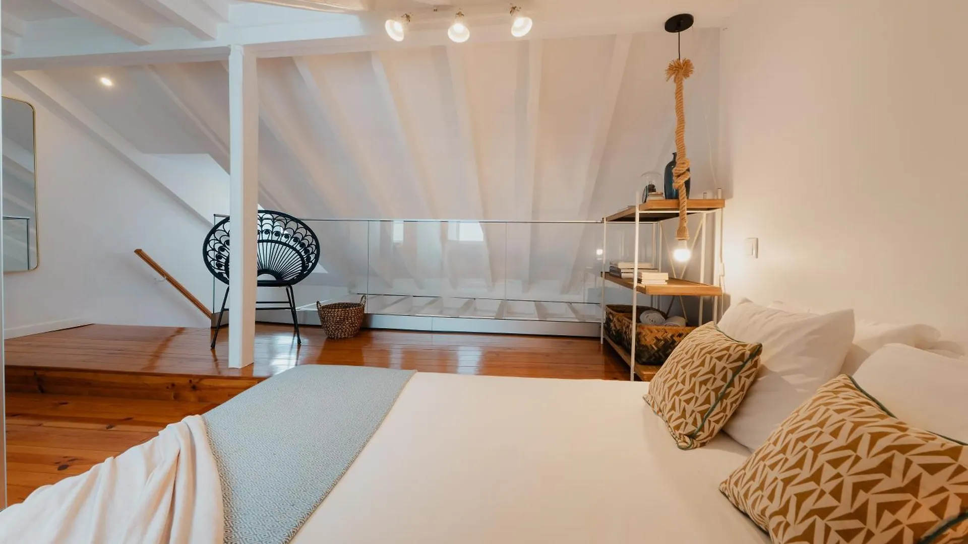 Stylish Getaway In A Mezzanine Flat By The Castle Lägenhet Lisboa