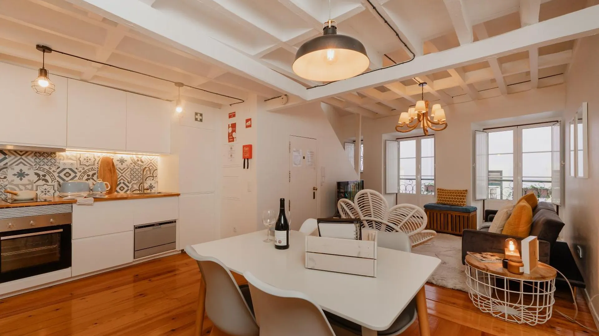 Апартаменты Stylish Getaway In A Mezzanine Flat By The Castle Лиссабон