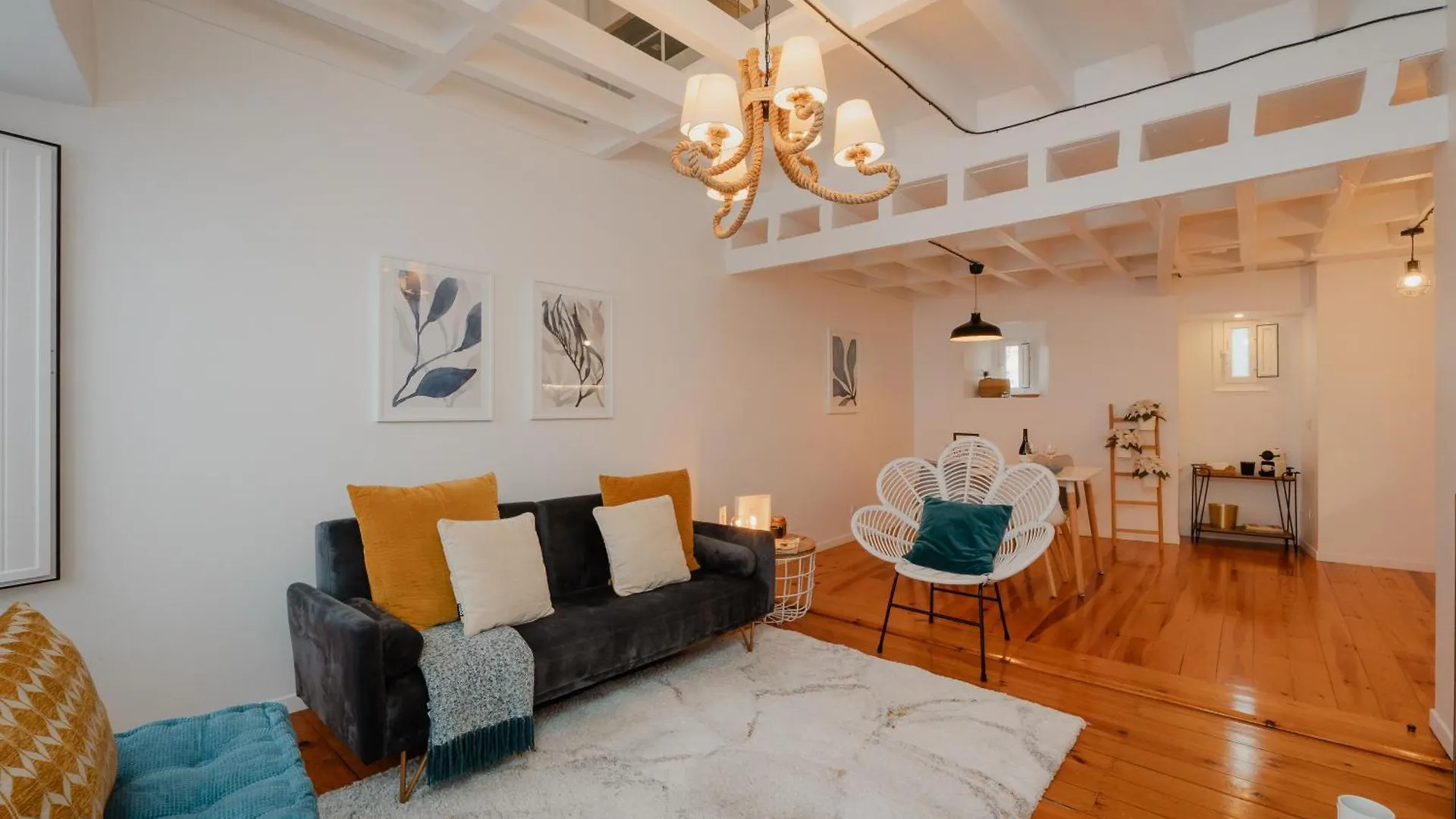 Апартаменты Stylish Getaway In A Mezzanine Flat By The Castle Лиссабон 0*,  Португалия