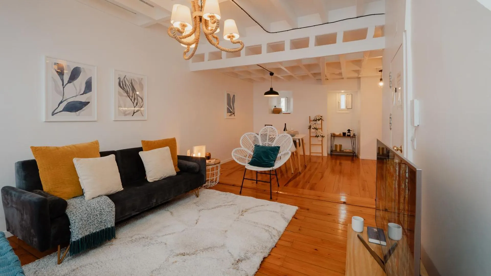 Апартаменты Stylish Getaway In A Mezzanine Flat By The Castle Лиссабон