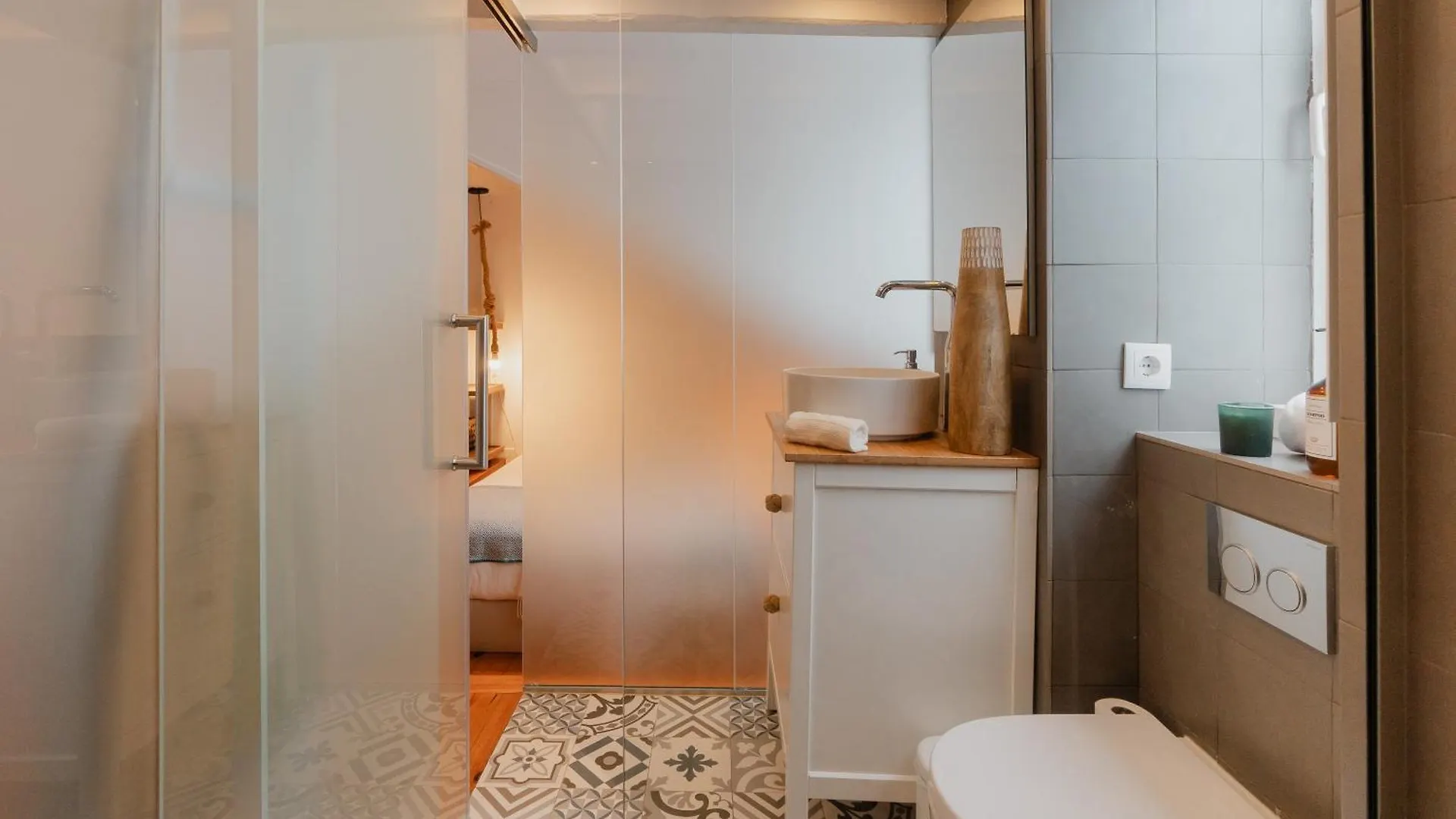 Апартаменты Stylish Getaway In A Mezzanine Flat By The Castle Лиссабон