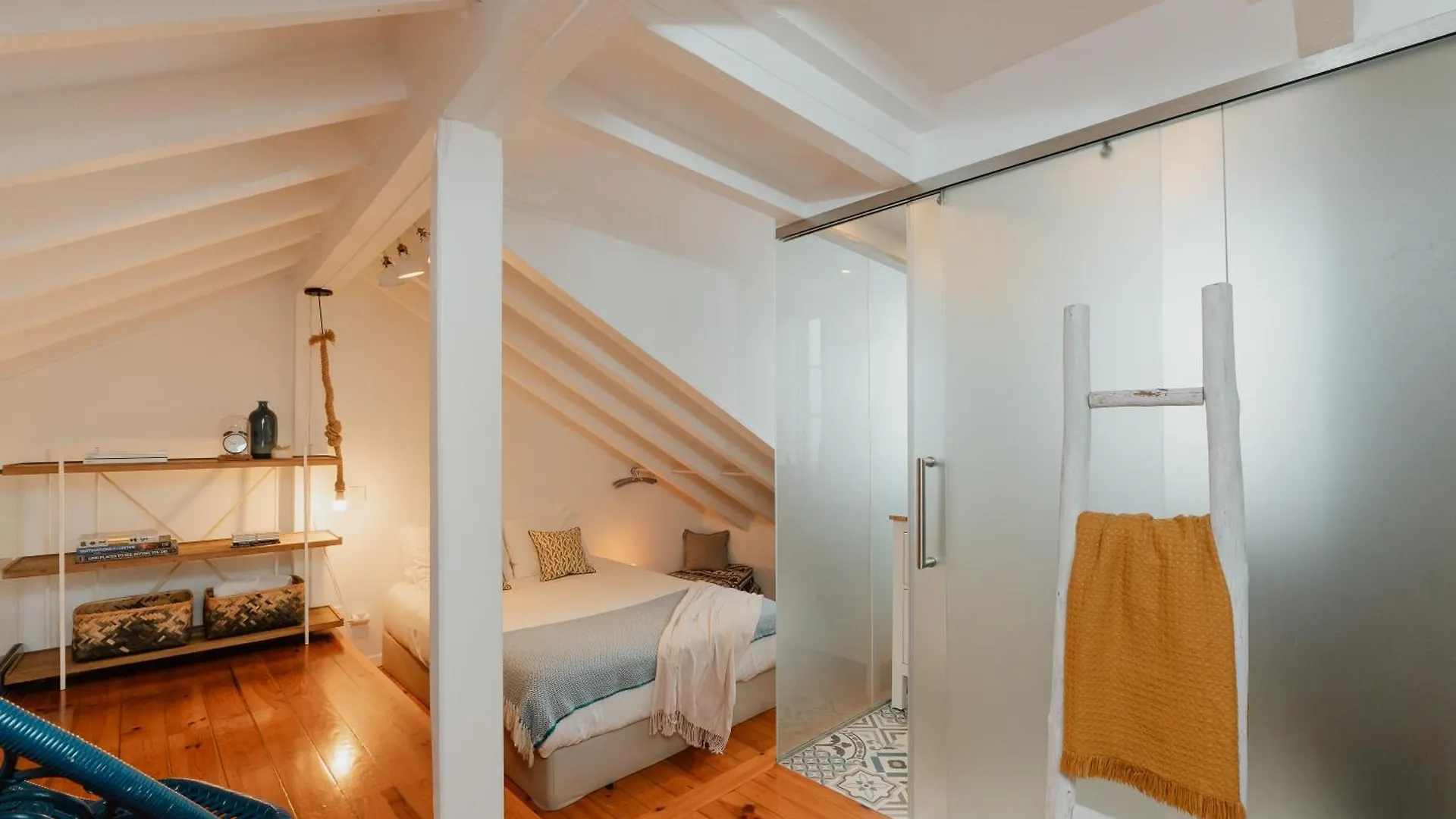 Апартаменты Stylish Getaway In A Mezzanine Flat By The Castle Лиссабон 0*,