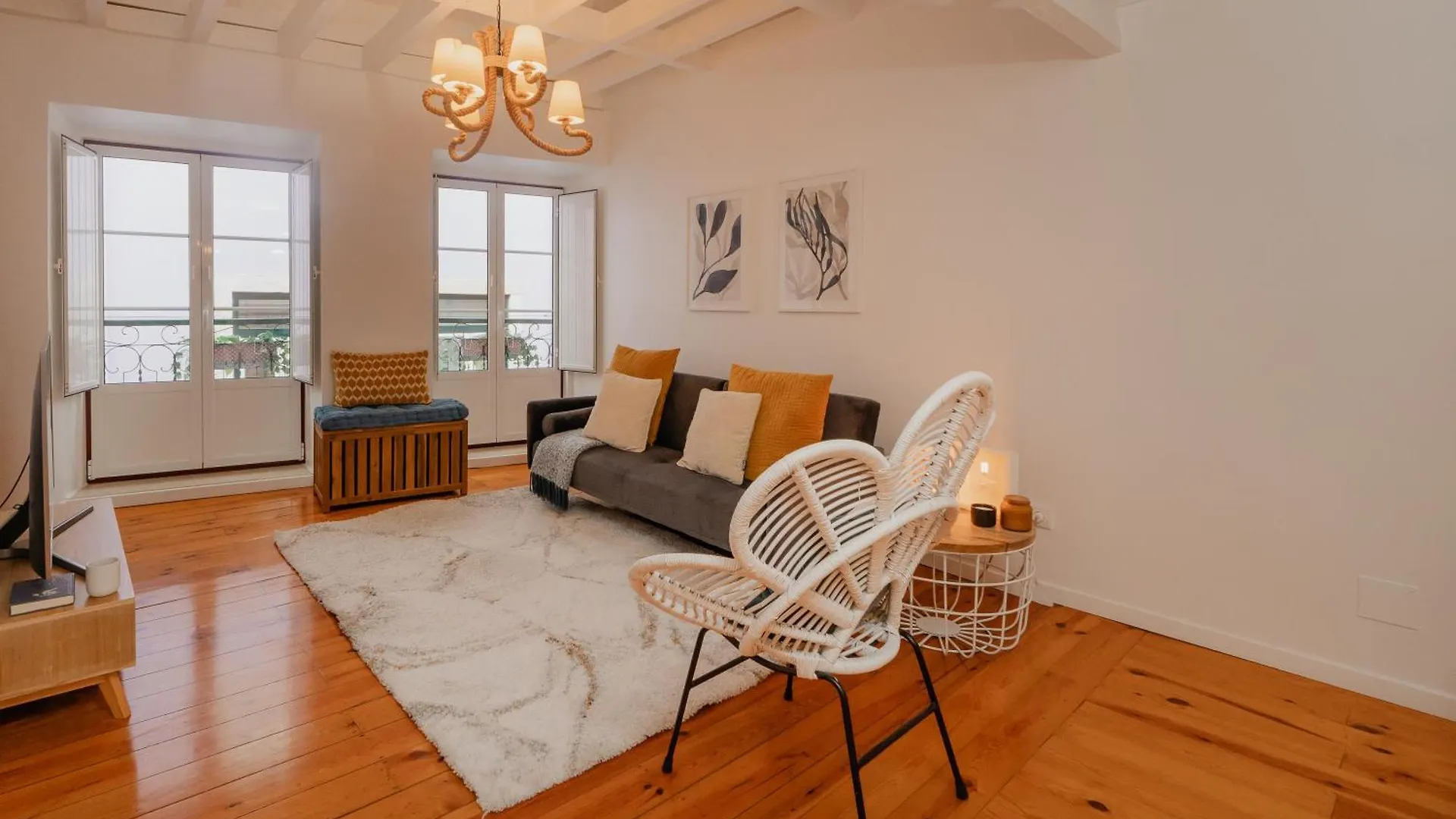 Апартаменты Stylish Getaway In A Mezzanine Flat By The Castle Лиссабон